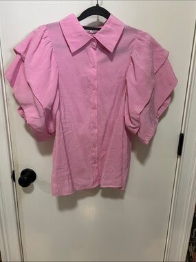 Light Pink Puff-Sleeve Button-Down Shirt with Pointed Collar